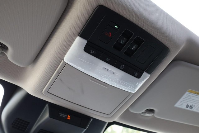 Nissan Rogue Vehicle Image 18