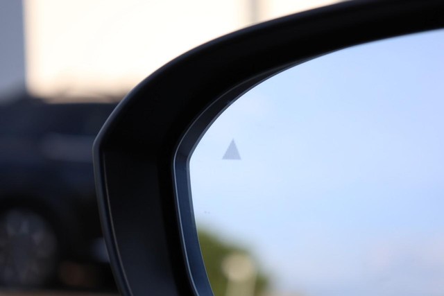 Nissan Rogue Vehicle Image 21