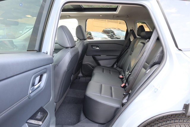 Nissan Rogue Vehicle Image 22
