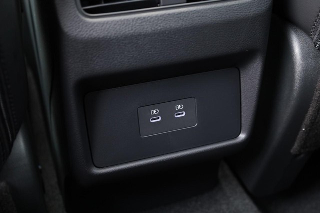 Nissan Rogue Vehicle Image 23