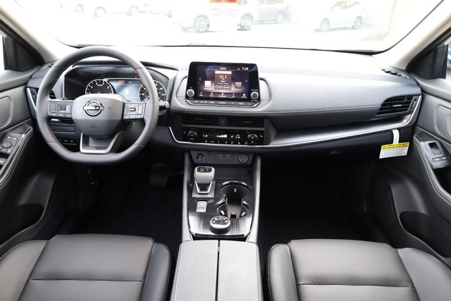 Nissan Rogue Vehicle Image 24