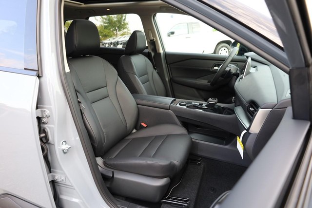 Nissan Rogue Vehicle Image 26