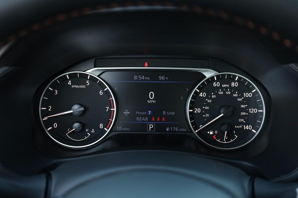 Nissan Altima Vehicle Full-screen Gallery Image 11
