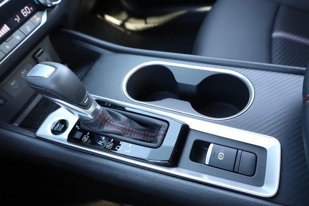 Nissan Altima Vehicle Full-screen Gallery Image 17
