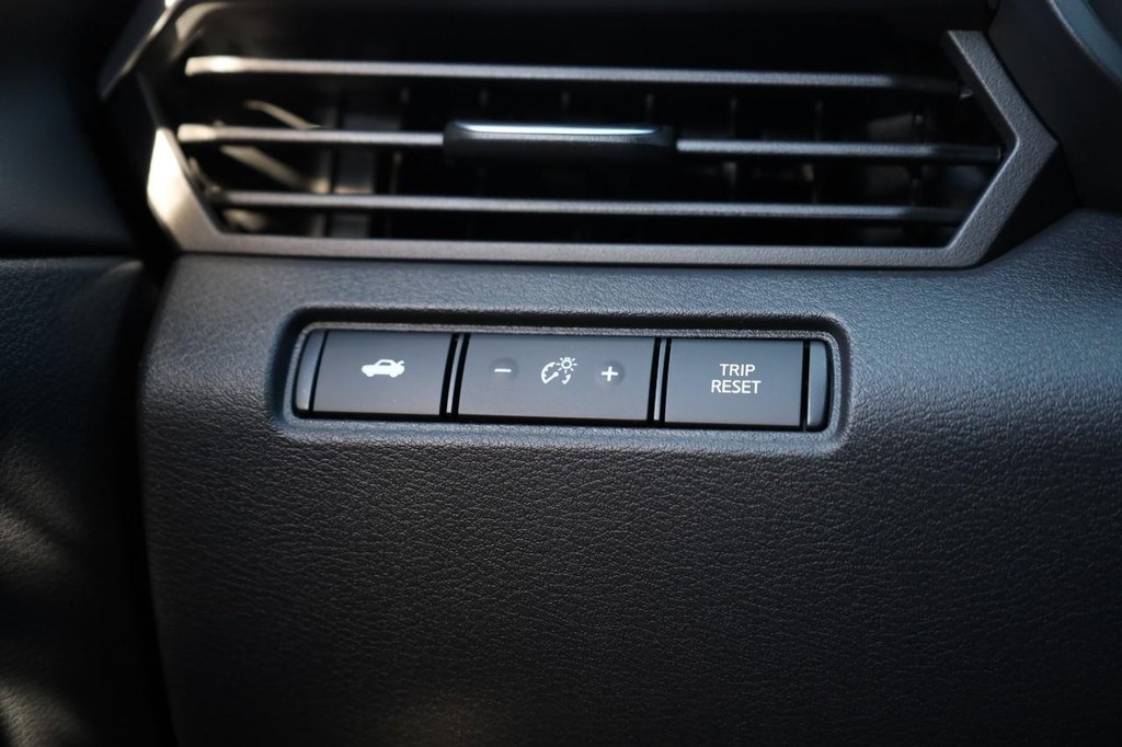 Nissan Altima Vehicle Full-screen Gallery Image 20