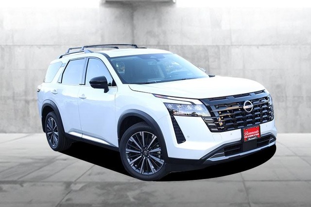 Nissan Pathfinder Vehicle Full-screen Gallery Image 2