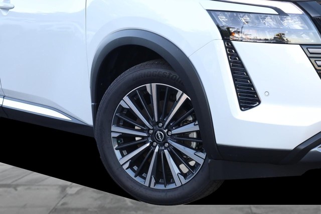 Nissan Pathfinder Vehicle Full-screen Gallery Image 3