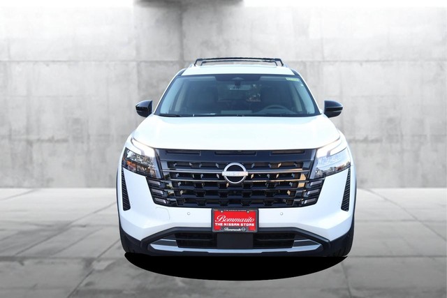 Nissan Pathfinder Vehicle Full-screen Gallery Image 4