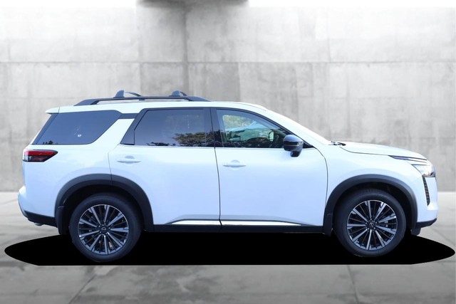 Nissan Pathfinder Vehicle Full-screen Gallery Image 5