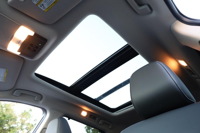 Nissan Pathfinder Vehicle Full-screen Gallery Image 11