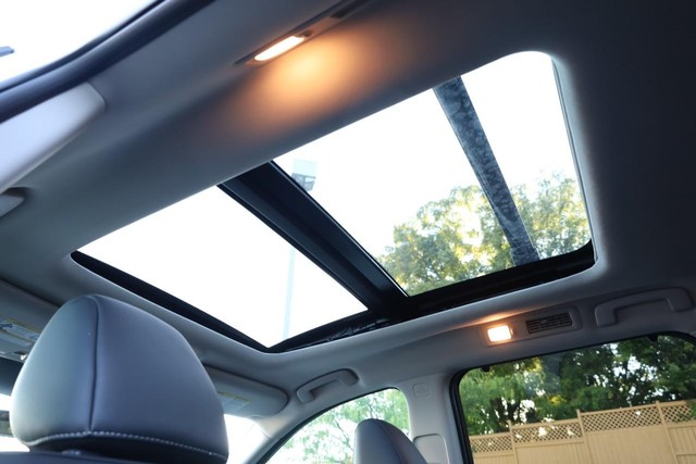 Nissan Pathfinder Vehicle Full-screen Gallery Image 12