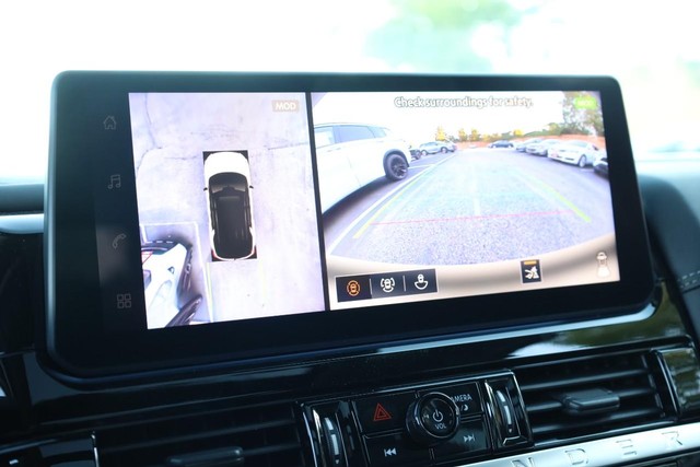 Nissan Pathfinder Vehicle Full-screen Gallery Image 16