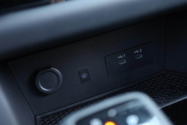 Nissan Pathfinder Vehicle Full-screen Gallery Image 19