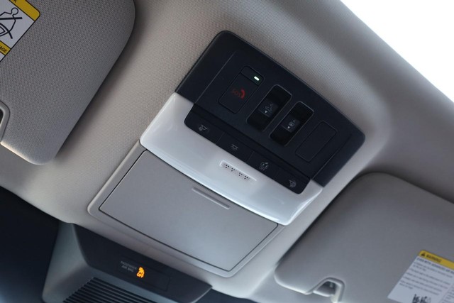 Nissan Pathfinder Vehicle Full-screen Gallery Image 21