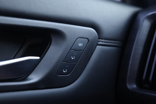 Nissan Pathfinder Vehicle Full-screen Gallery Image 23
