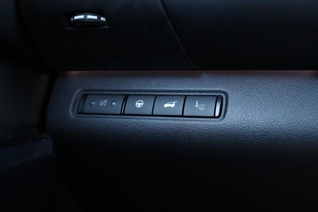 Nissan Pathfinder Vehicle Full-screen Gallery Image 24