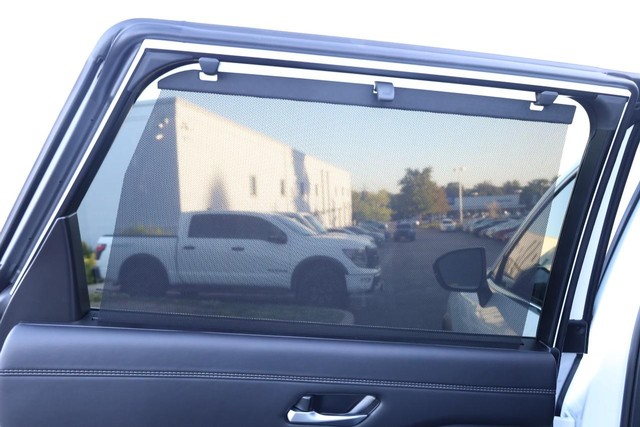 Nissan Pathfinder Vehicle Full-screen Gallery Image 27