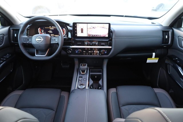 Nissan Pathfinder Vehicle Full-screen Gallery Image 29