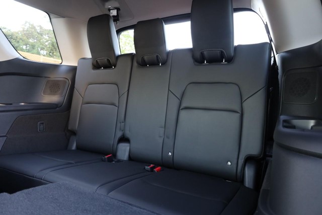 Nissan Pathfinder Vehicle Full-screen Gallery Image 31