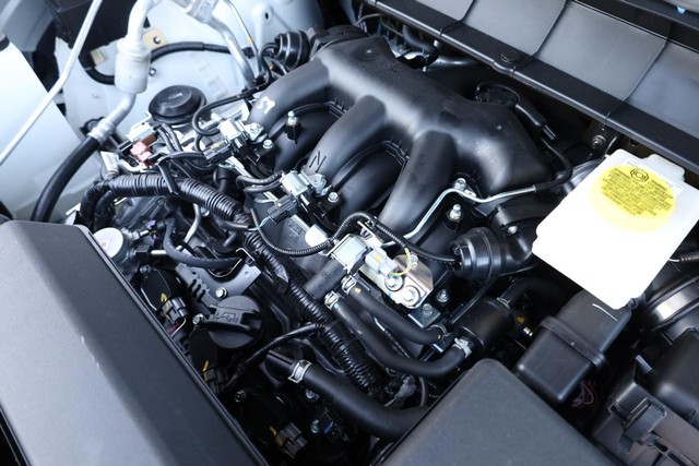 Nissan Pathfinder Vehicle Full-screen Gallery Image 33