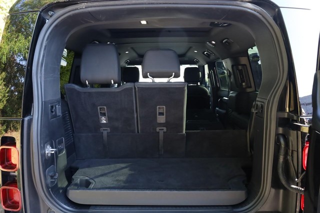 Land Rover Defender Vehicle Image 08