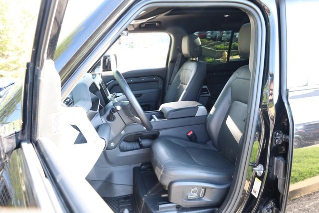 Land Rover Defender Vehicle Image 10