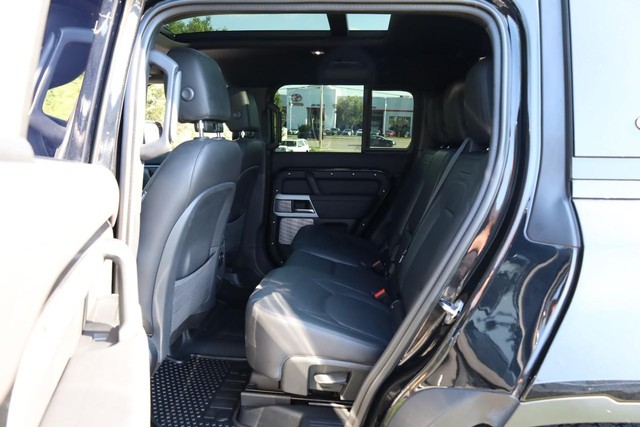 Land Rover Defender Vehicle Image 12