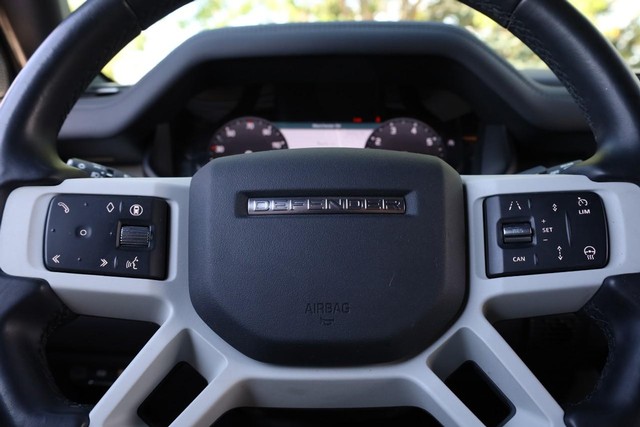 Land Rover Defender Vehicle Image 13