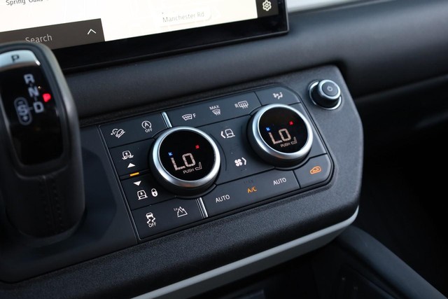 Land Rover Defender Vehicle Image 18