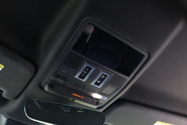 Land Rover Defender Vehicle Image 21