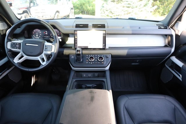 Land Rover Defender Vehicle Image 26