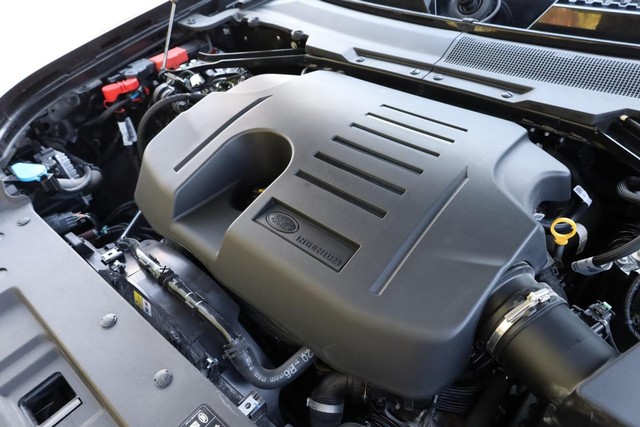 Land Rover Defender Vehicle Image 30