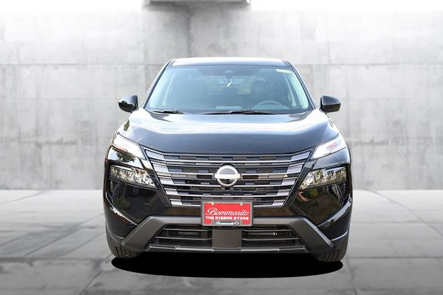 Nissan Rogue Vehicle Full-screen Gallery Image 4