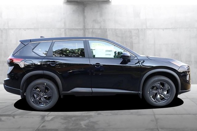 Nissan Rogue Vehicle Full-screen Gallery Image 5