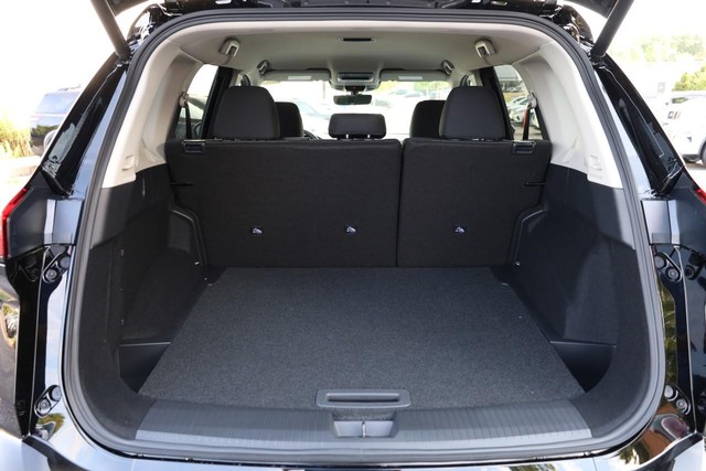 Nissan Rogue Vehicle Full-screen Gallery Image 7