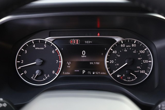 Nissan Rogue Vehicle Full-screen Gallery Image 10