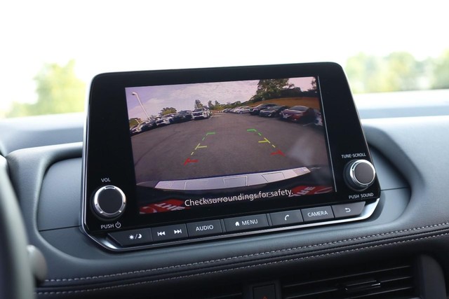 Nissan Rogue Vehicle Full-screen Gallery Image 12