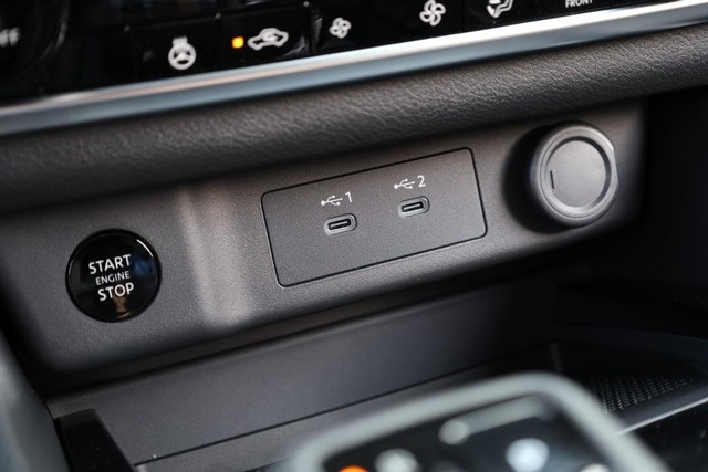 Nissan Rogue Vehicle Full-screen Gallery Image 14