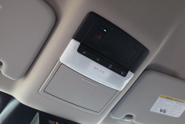 Nissan Rogue Vehicle Full-screen Gallery Image 16