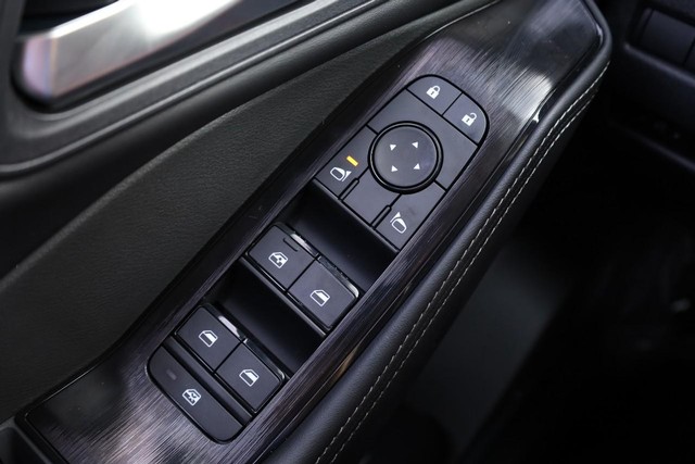 Nissan Rogue Vehicle Full-screen Gallery Image 17