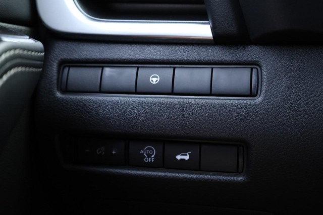 Nissan Rogue Vehicle Full-screen Gallery Image 18