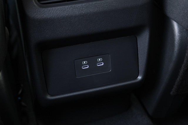 Nissan Rogue Vehicle Full-screen Gallery Image 21
