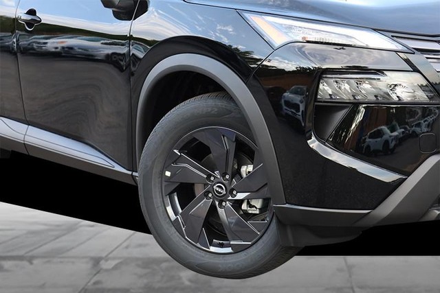 Nissan Rogue Vehicle Image 03