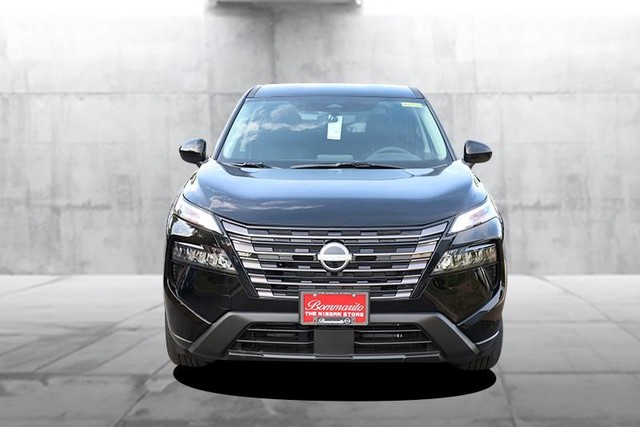 Nissan Rogue Vehicle Image 04