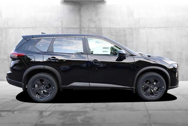 Nissan Rogue Vehicle Image 05