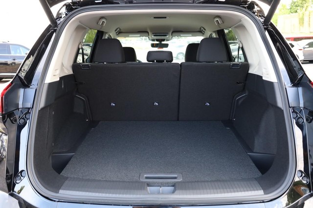Nissan Rogue Vehicle Image 07