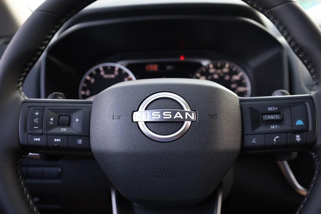 Nissan Rogue Vehicle Image 09