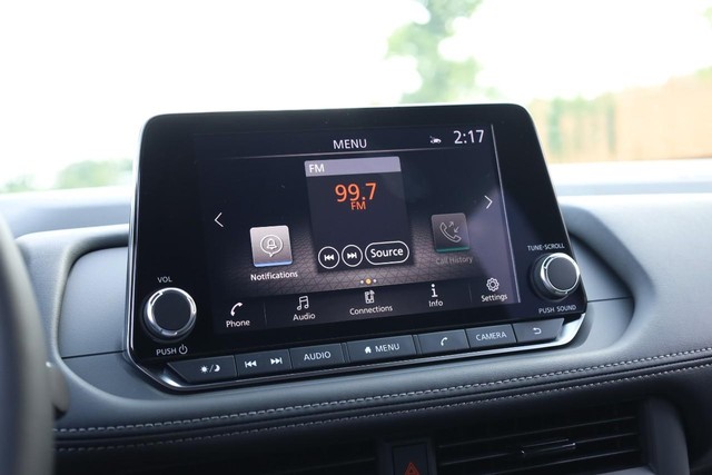 Nissan Rogue Vehicle Image 11