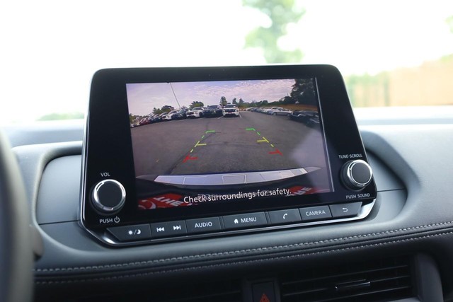 Nissan Rogue Vehicle Image 12