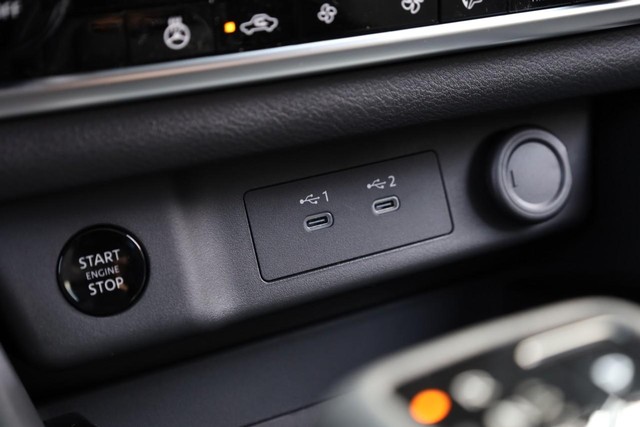 Nissan Rogue Vehicle Image 14